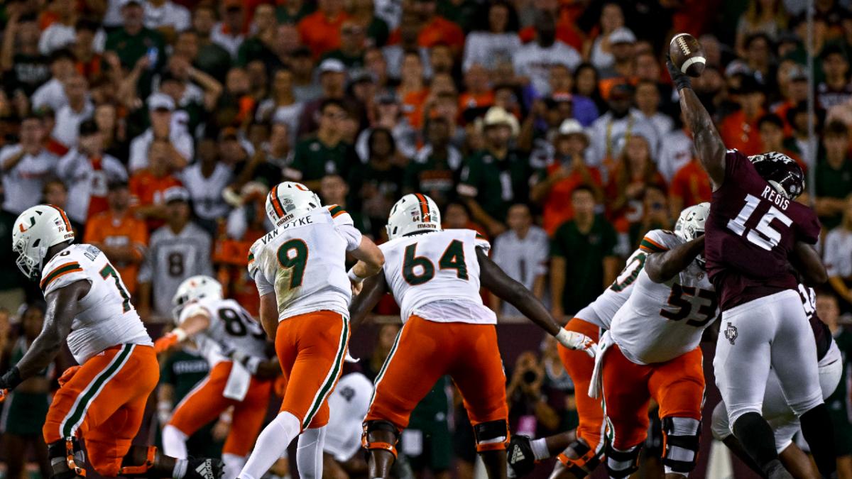 Miami Hurricanes quarterback Tyler Van Dyke - Sep. 17, 2022