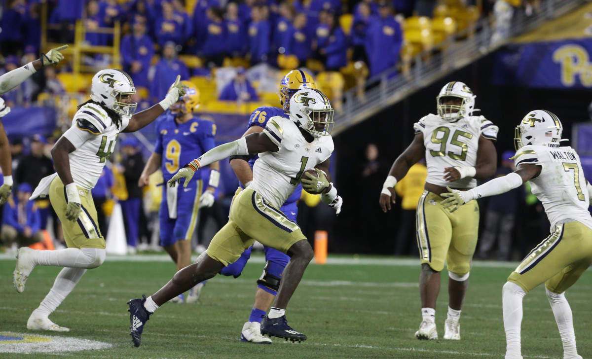 Georgia Tech linebacker Charlie Thomas vs Pittsburgh