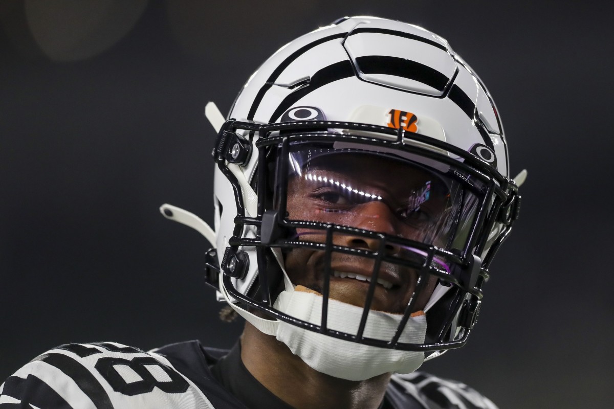 Sep 29, 2022; Cincinnati, Ohio, USA; Cincinnati Bengals running back Joe Mixon (28) during warmups prior to the game against the Miami Dolphins at Paycor Stadium. Mandatory Credit: Katie Stratman-USA TODAY Sports