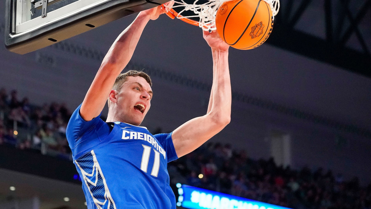 Creighton’s Ryan Kalkbrenner dunks
