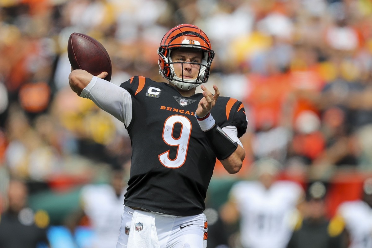 Cincinnati Bengals quarterback Joe Burrow (9) throws a pass against the Pittsburgh Steelers. Mandatory Credit: Katie Stratman-USA TODAY