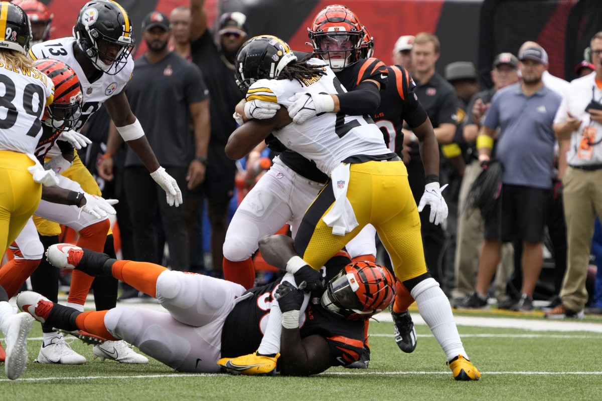 Sep 11, 2022; Cincinnati Bengals linebacker Logan Wilson (55) and defensive tackle DJ Reader (98) tackle Pittsburgh Steelers running back Najee Harris (22) for a loss. Mandatory Credit: Cara Owsley-USA TODAY