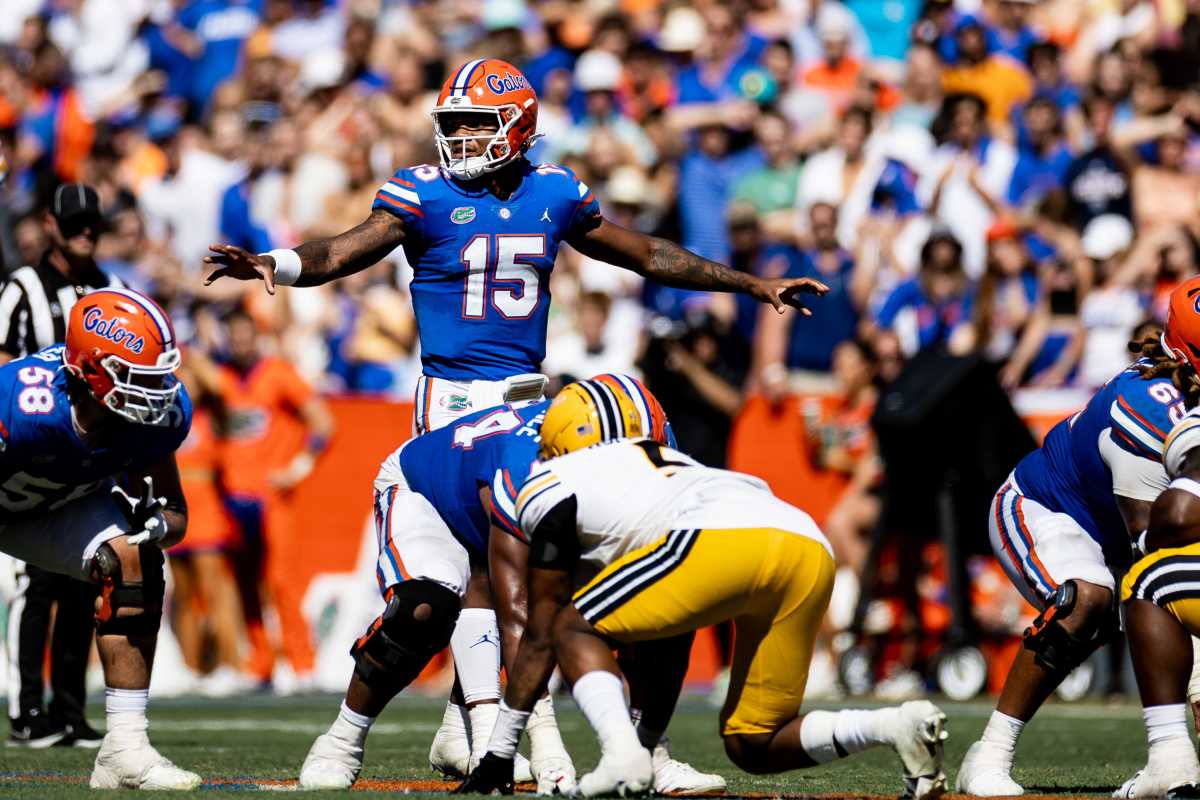 Florida quarterback Anthony Richardson preparing his offense pre-snap in their matchup against Missouri on Oct. 8. 