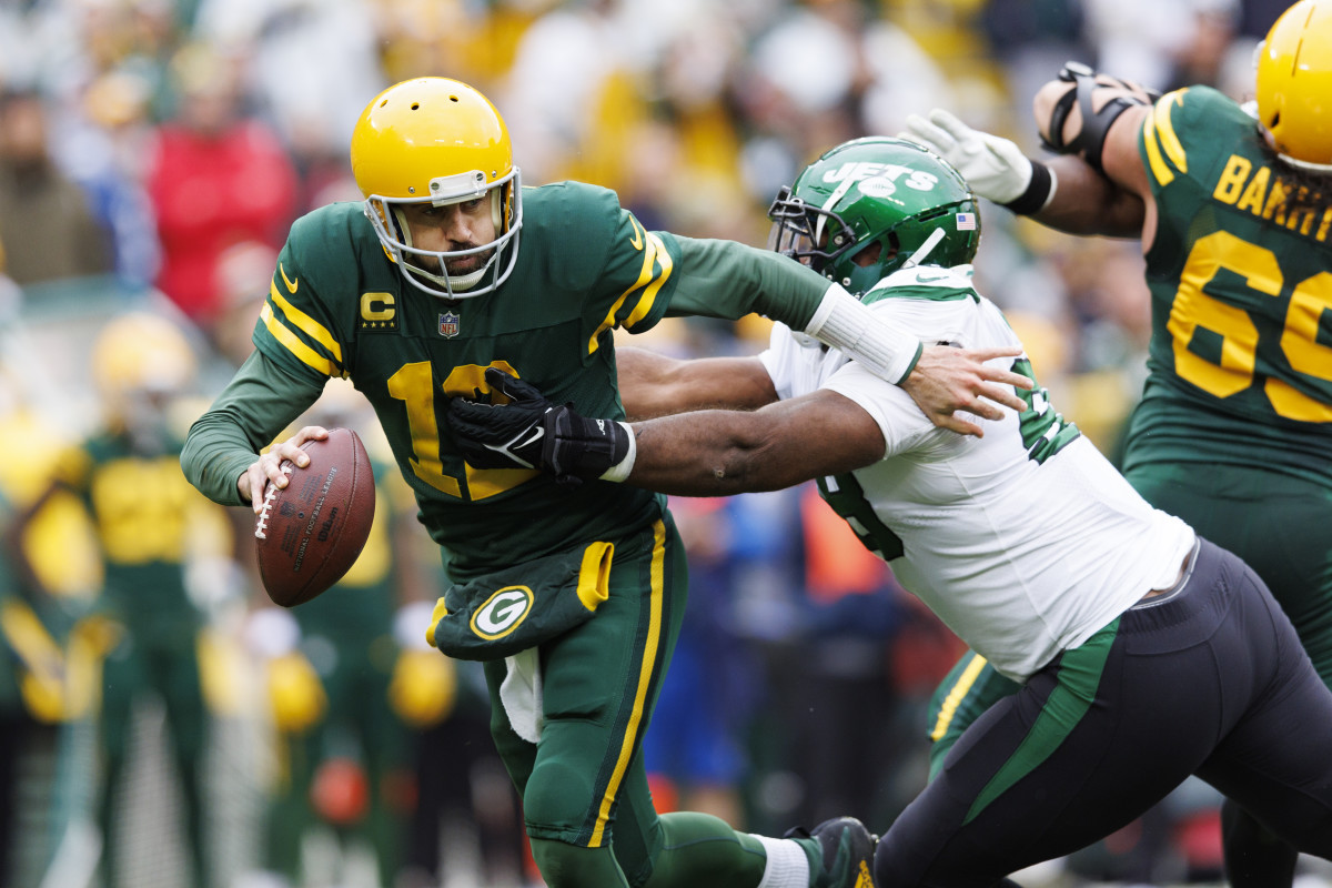 Jets tackle Quinnen Williams sacks Packers quarterback Aaron Rodgers