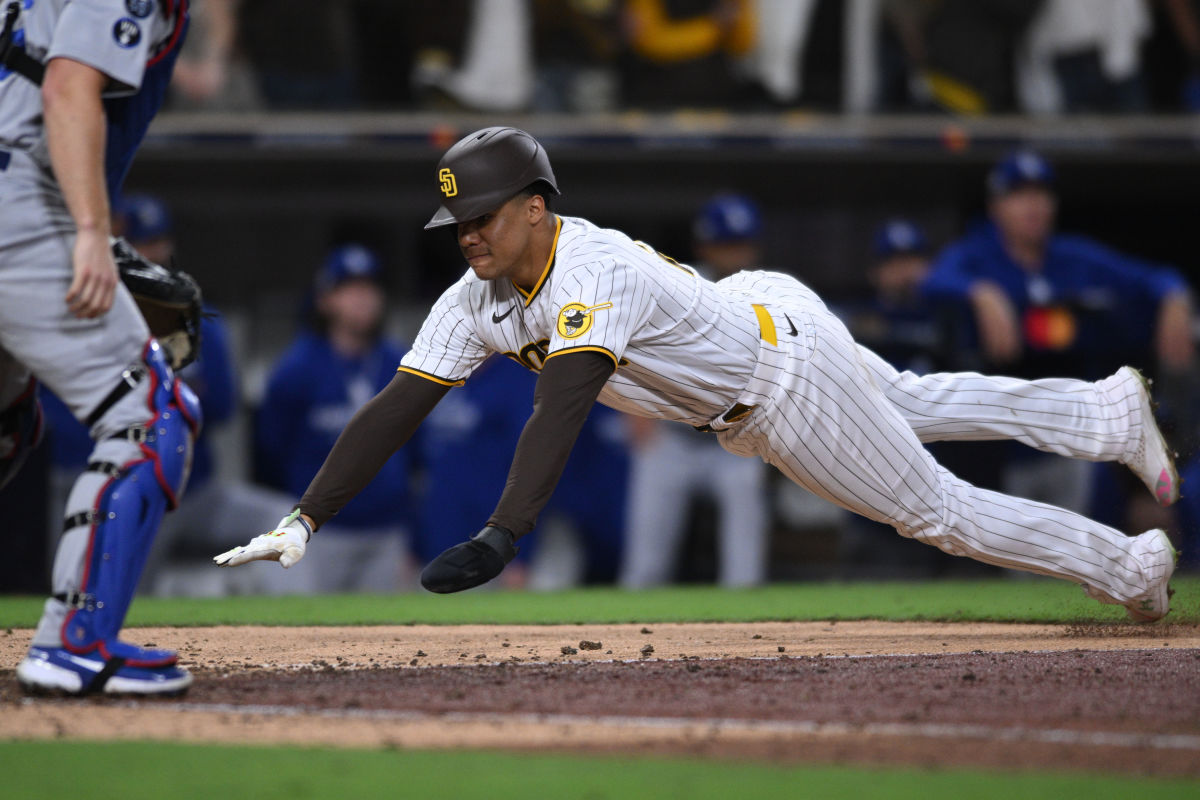 Padres Juan Soto dives for home base