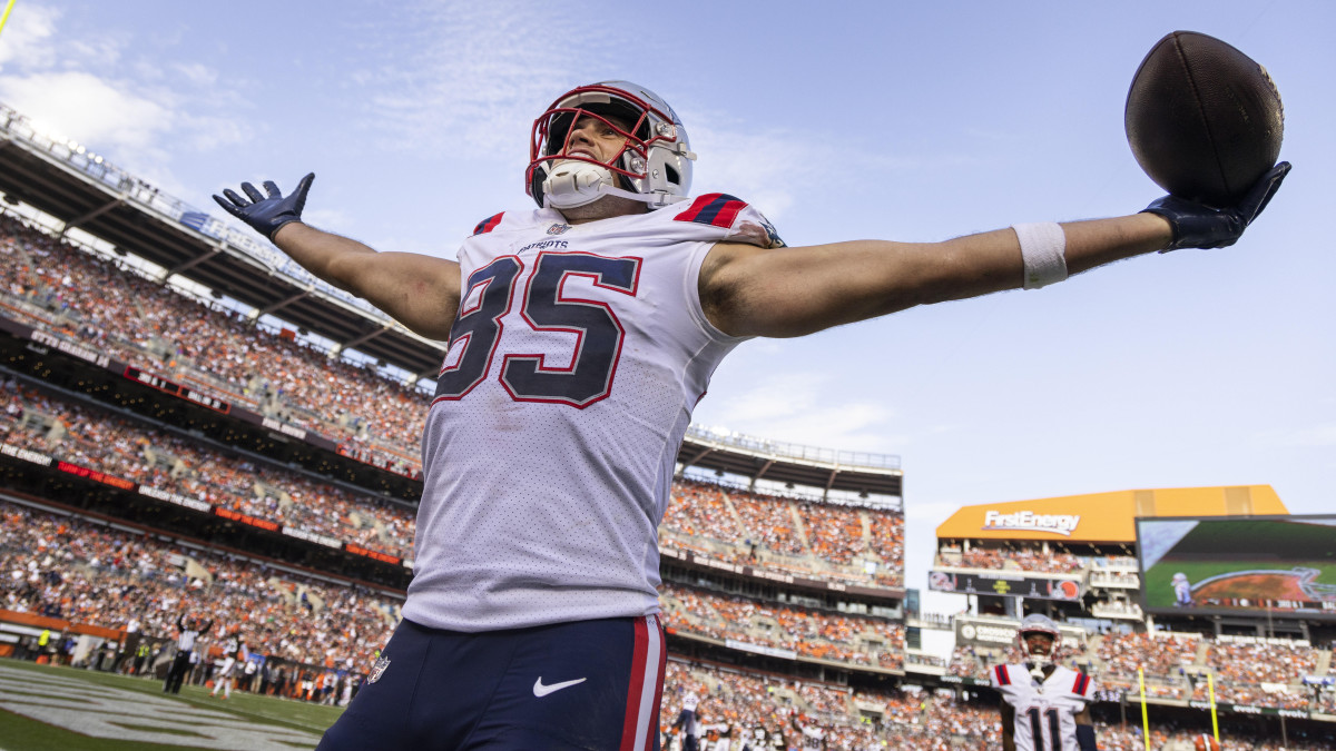 Hunter Henry celebrates touchdown.