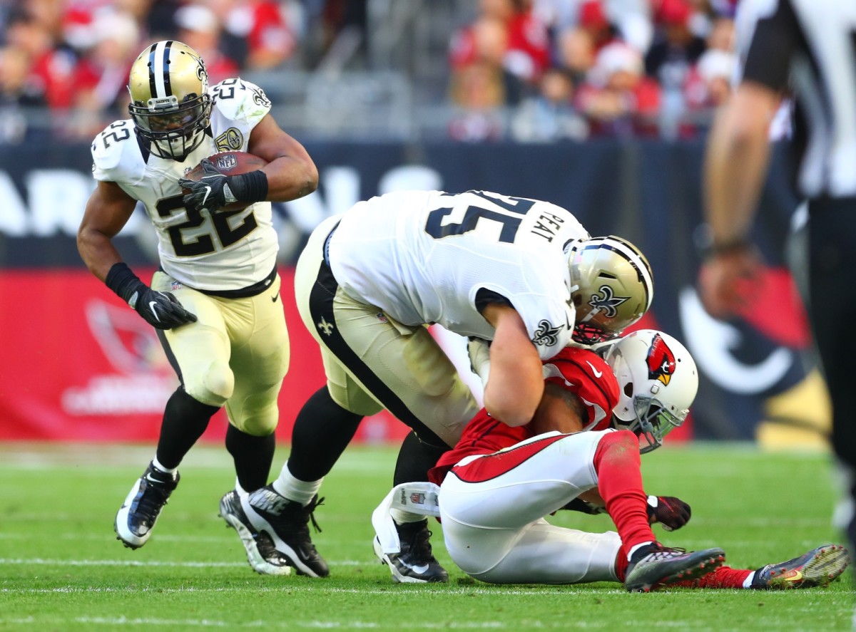 Dec 18, 2016; New Orleans Saints running back Mark Ingram (22) runs the ball as offensive tackle Andrus Peat (75) blocks against the Arizona Cardinals. Mandatory Credit: Mark J. Rebilas-USA TODAY