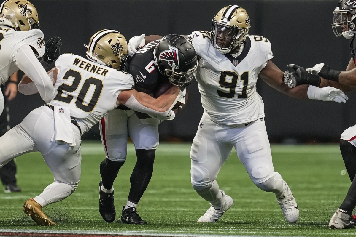 Atlanta Falcons running back Damien Williams (6) is tackled by New Orleans Saints linebacker Pete Werner (20) and defensive tackle Kentavius Street (91). Mandatory Credit: Dale Zanine-USA TODAY Sports
