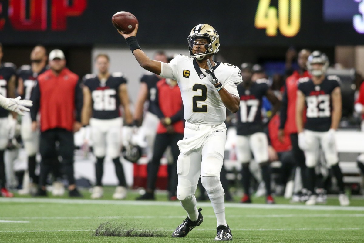 New Orleans Saints quarterback Jameis Winston (2) throws a pass against the Atlanta Falcons. Mandatory Credit: Brett Davis-USA TODAY Sports