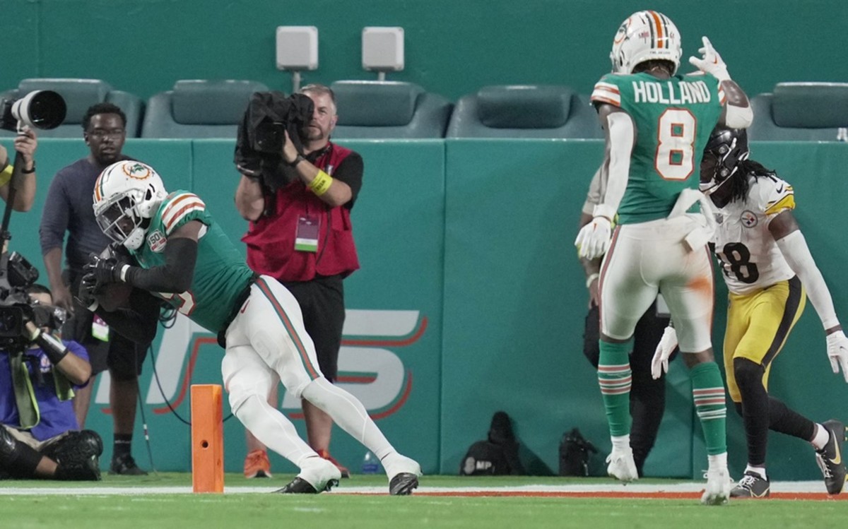 Dolphins cornerback Noah Igbinoghene (9) intercepts a pass late in the game against the Pittsburgh Steelers in Week 7.