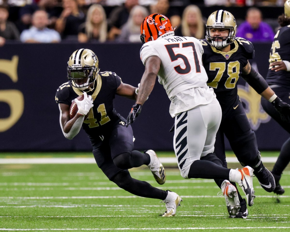New Orleans Saints running back Alvin Kamara (41) rushes past Cincinnati Bengals linebacker Germaine Pratt (57). Mandatory Credit: Stephen Lew-USA TODAY Sports