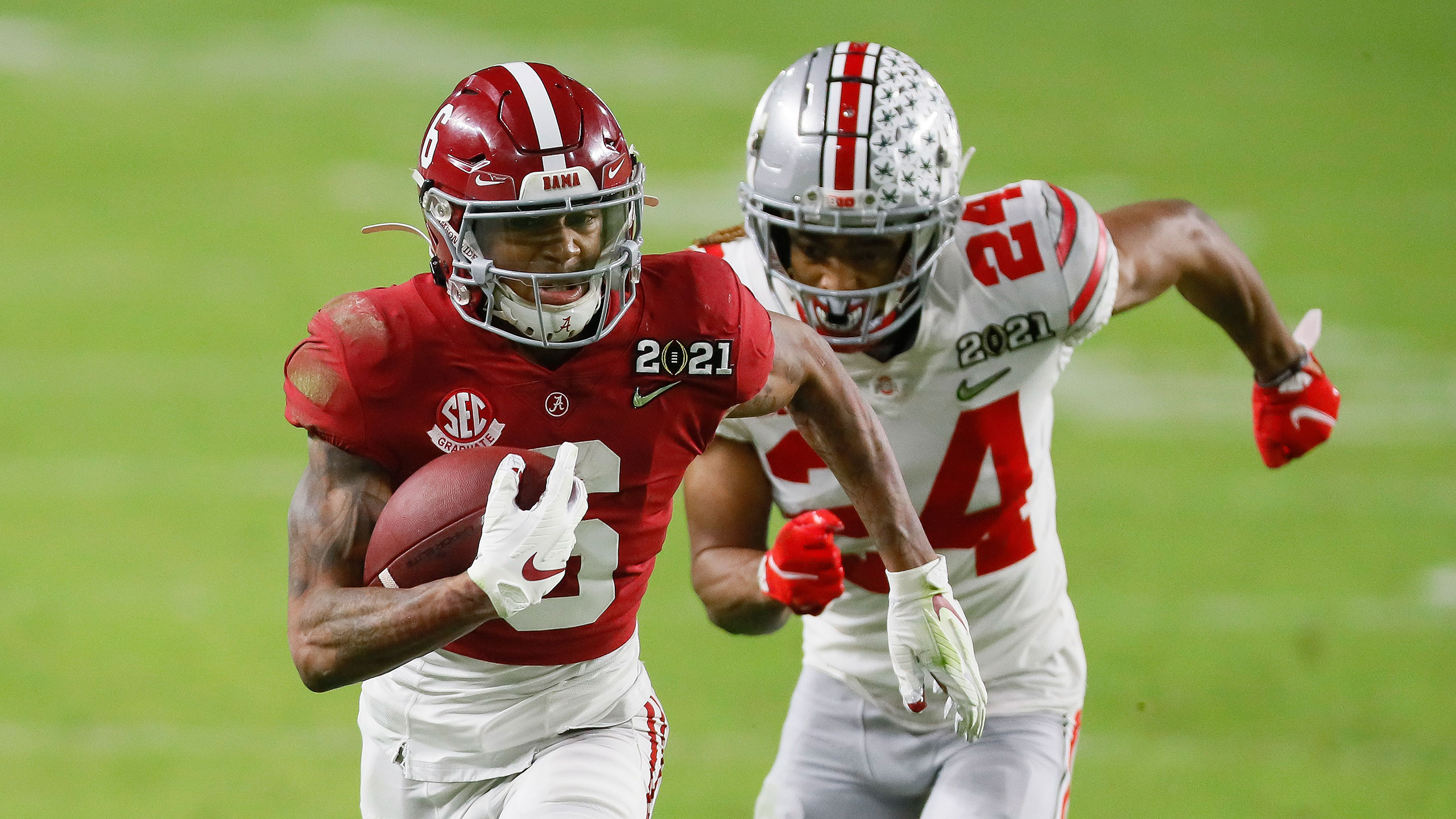 DeVonta Smith runs up field after catching a pass behind Shaun Wade