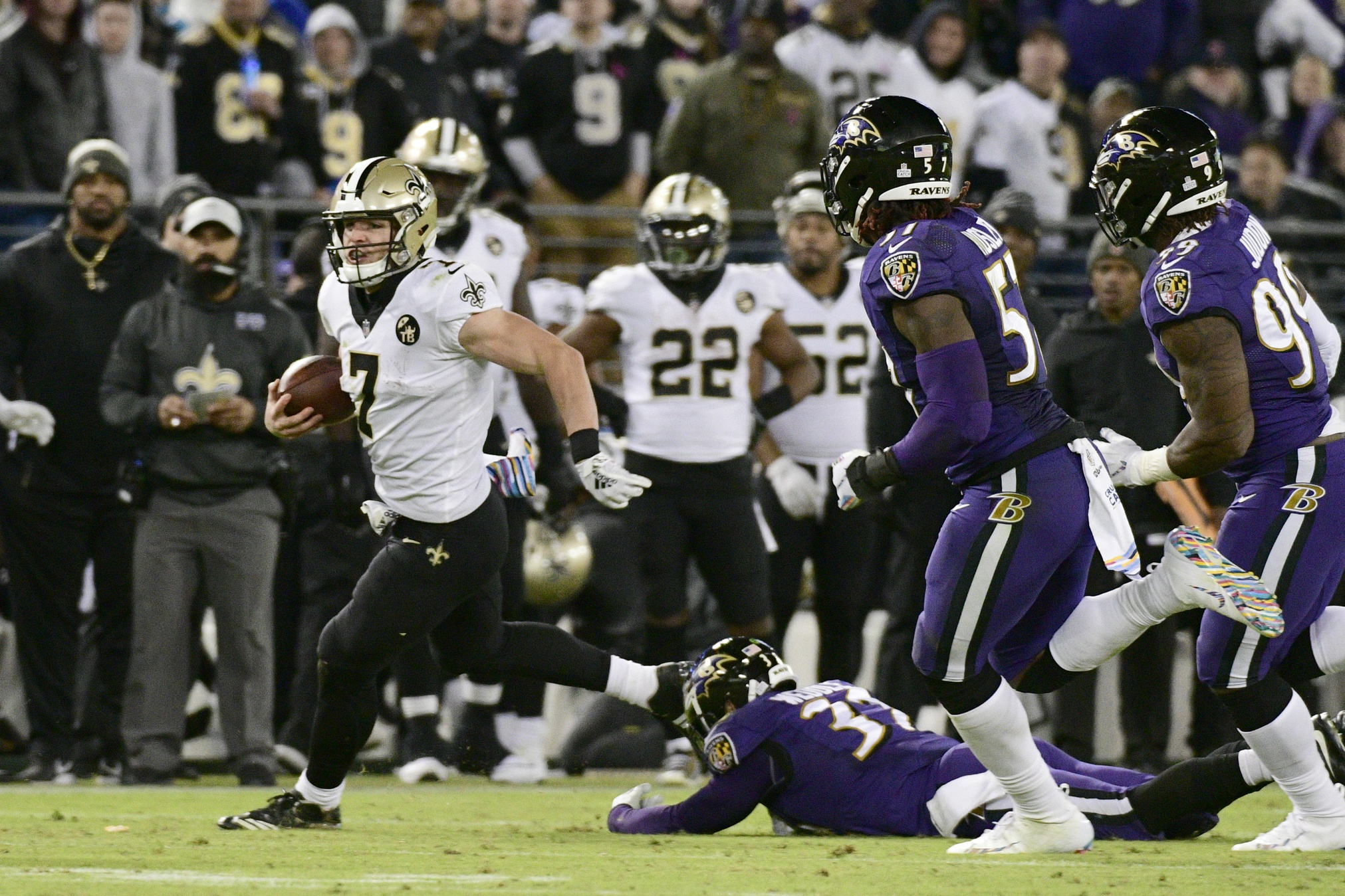 Oct 21, 2018; New Orleans Saints Taysom Hill (7) rushes against the Baltimore Ravens. Mandatory Credit: Tommy Gilligan-USA TODAY Sports