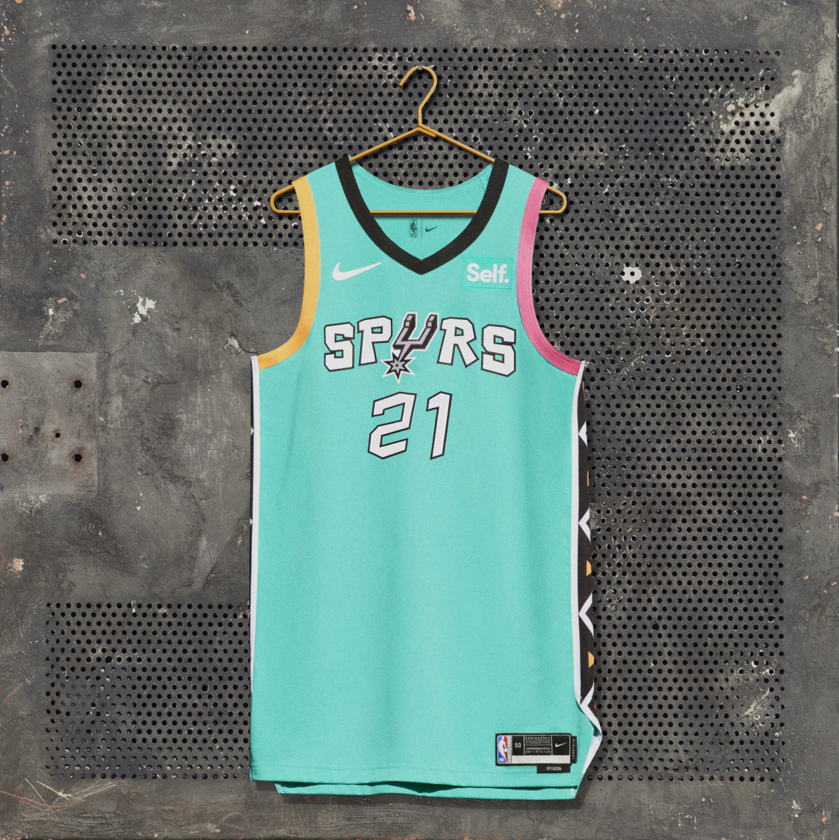 ho22-nbacityedition-na-offbody-sanantonio-hero-0017-05-sp-03