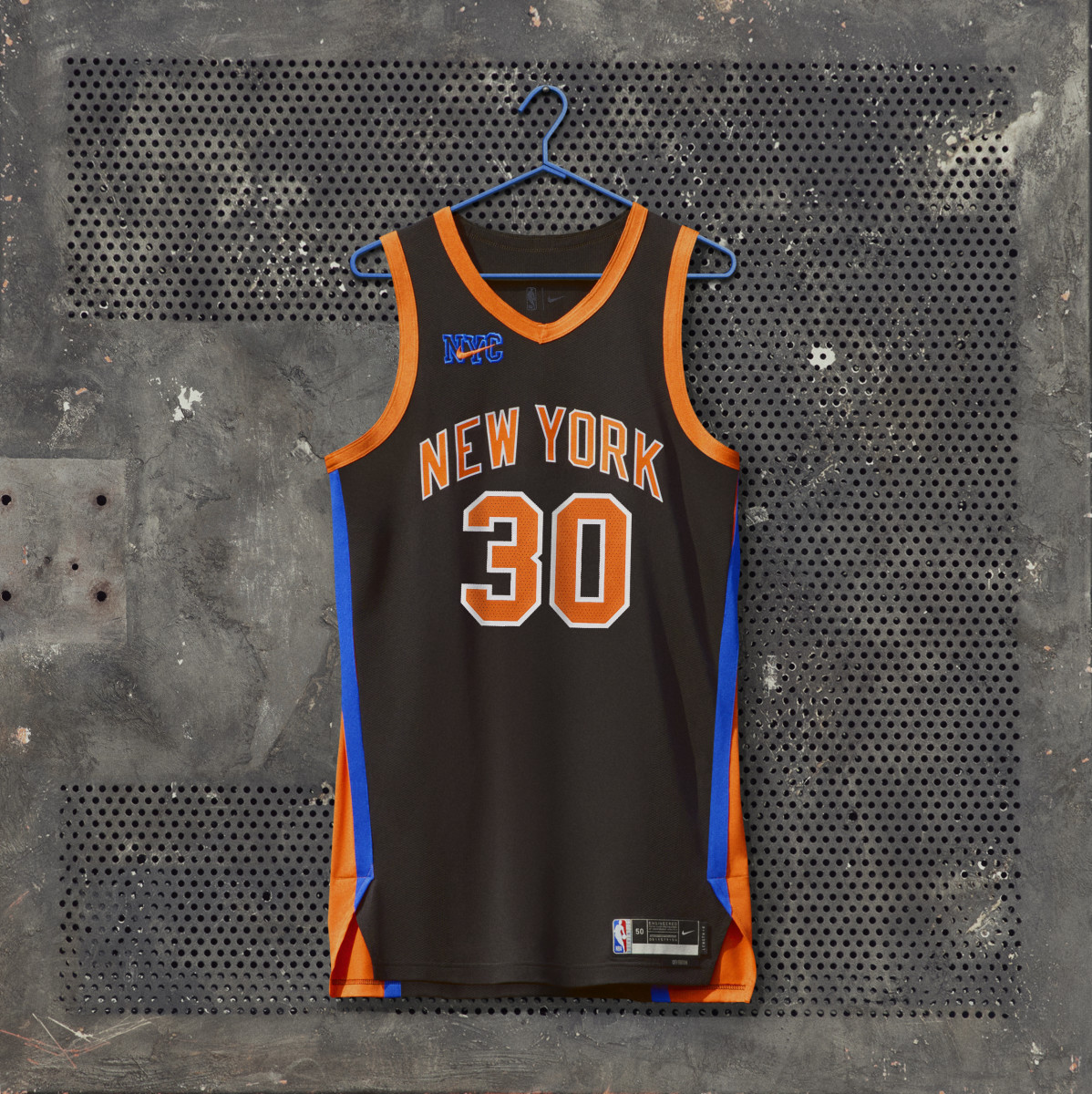ho22-nbacityedition-na-offbody-newyork-hero-0013-05