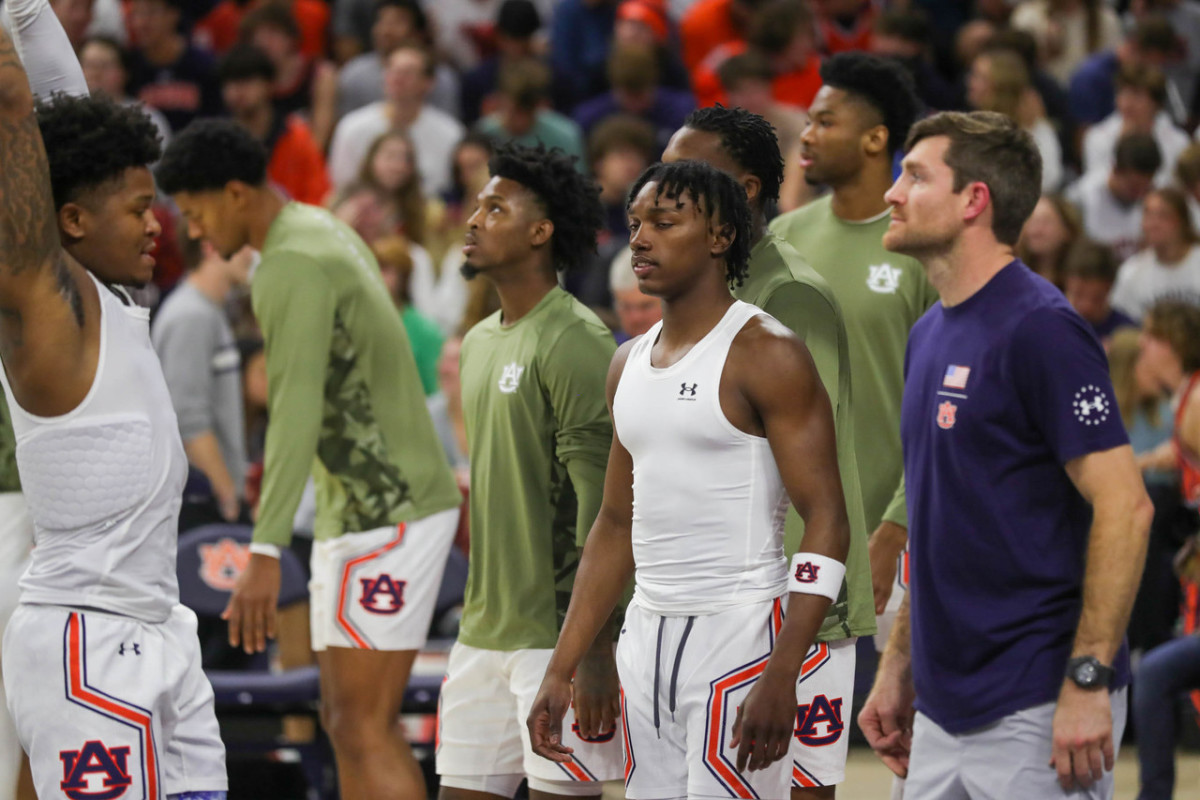 Jalen Harper pregame before Auburn vs South Florida.