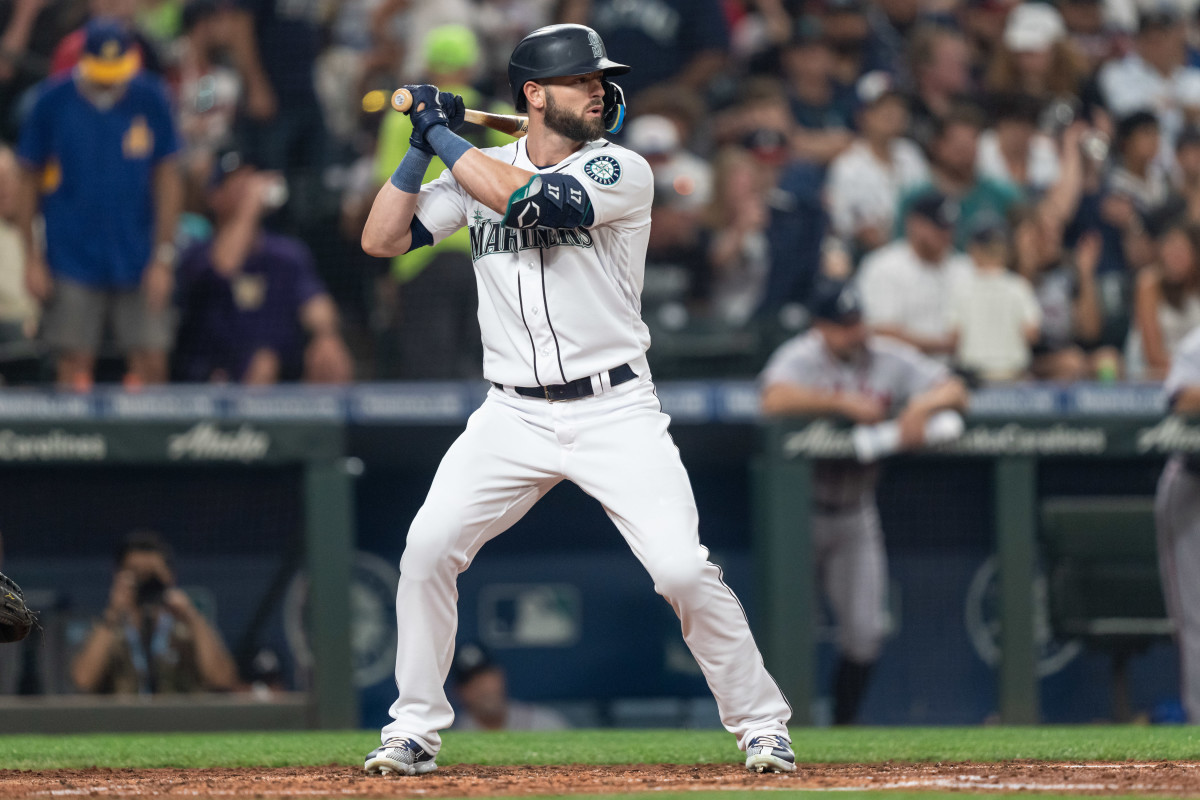 Mariners outfielder Mitch Haniger stands in the batter's box. (2022)