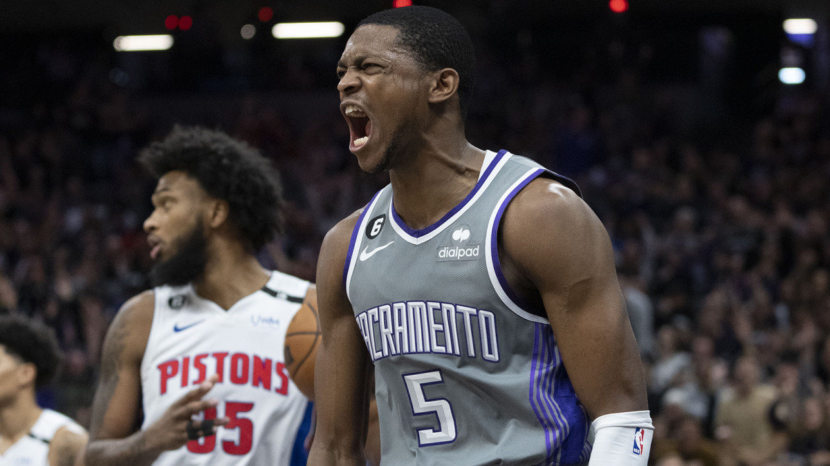 Sacramento Kings guard De'Aaron Fox celebrates after dunking the basketball against Detroit Pistons.