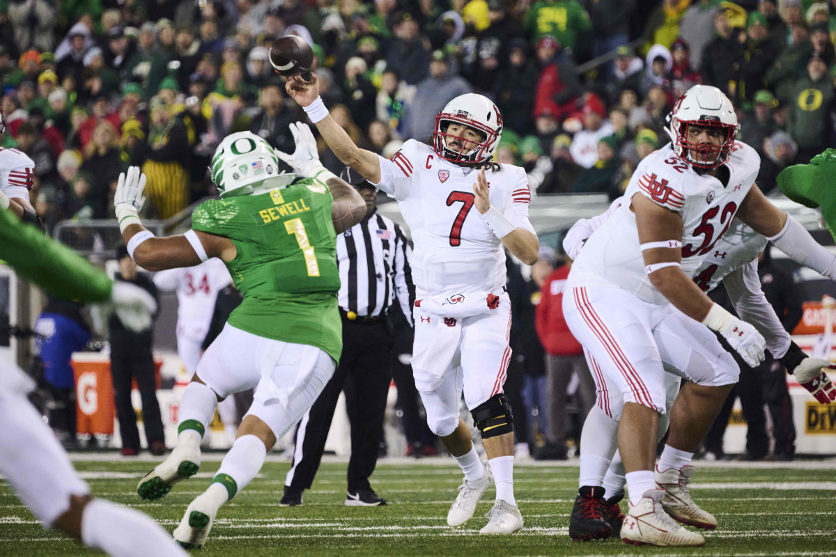 Utah Utes quarterback Cameron Rising (7) throws a pass during the first half against Oregon Ducks linebacker Noah Sewell (1) at Autzen Stadium.