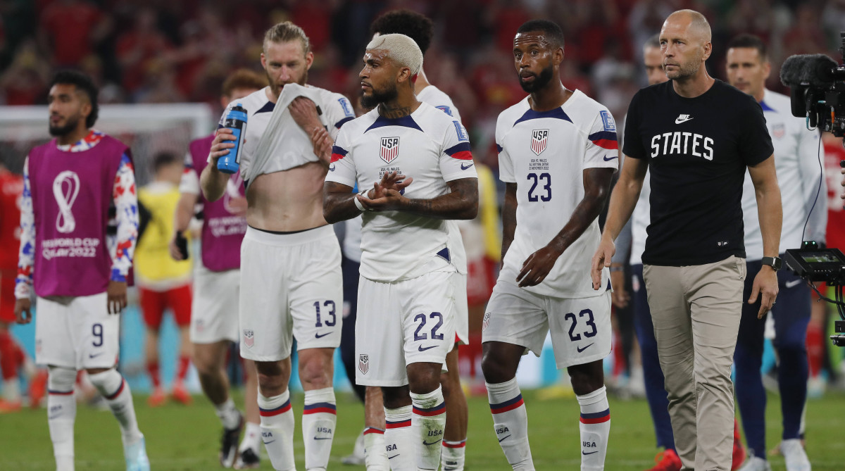 United States Manager Gregg Berhalter and his players applaud their fans at full time vs. Wales.