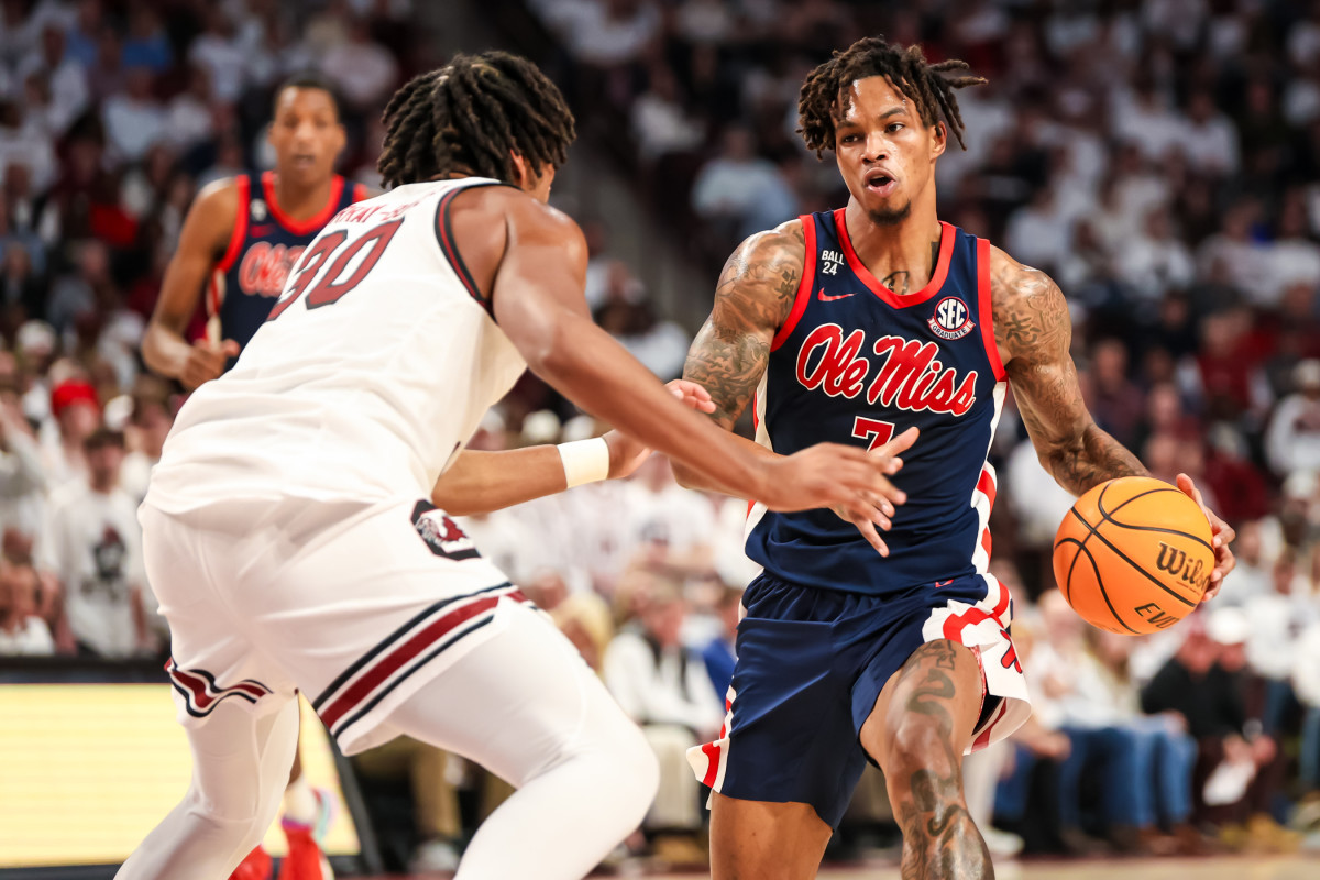 Collin Murray-Boyles guarding Ole Miss' Allen Flanigan (6th Feb., 2024)