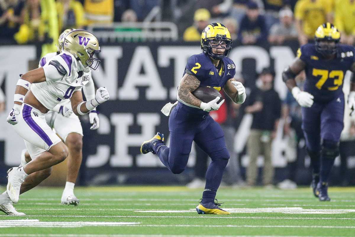 Blake Corum breaks a run in the National Championship Game