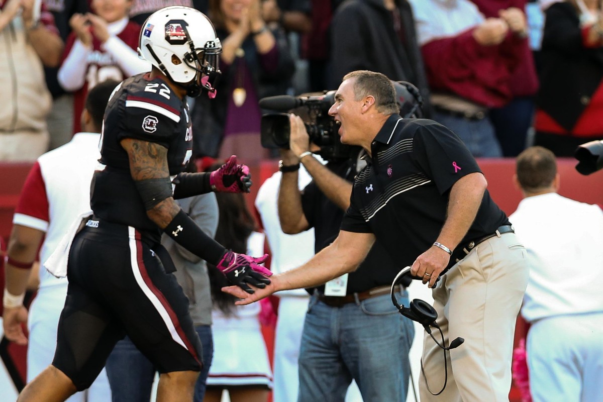 Shawn Elliott high-fives an offensive player running back to the sidelines after a touchdown (17th Oct., 2015)