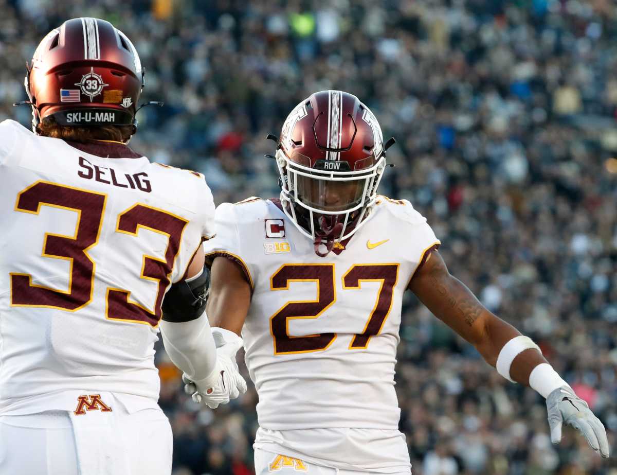 Tyler Nubin makes a play for the Gophers