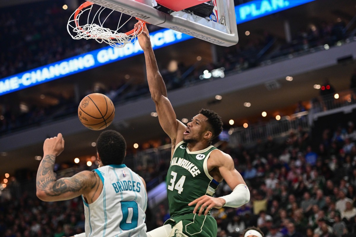 Milwaukee Bucks forward Giannis Antetokounmpo (34) dunks the ball against Charlotte Hornets forward Miles Bridges (0) 