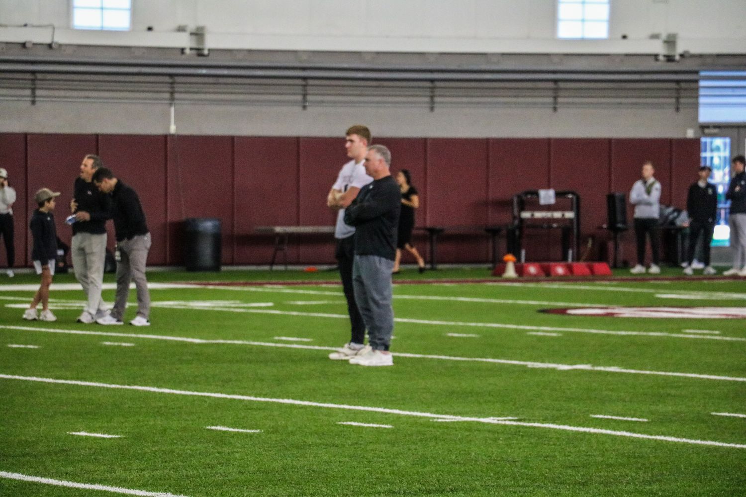 Tight end coach and run-game coordinator Shawn Elliott chats with Ball State transfer TE Brady Hunt