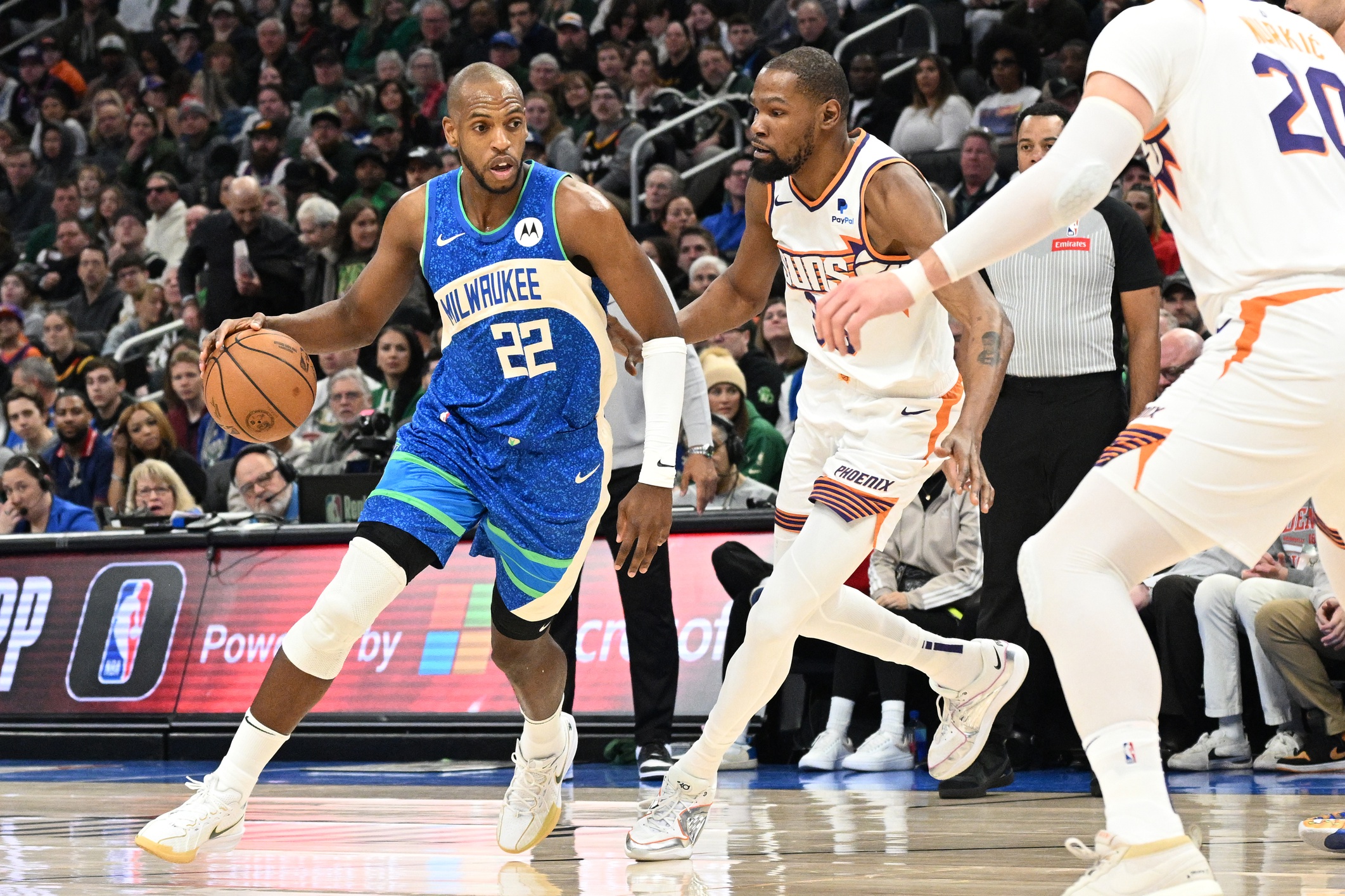  Milwaukee Bucks forward Khris Middleton (22) drives against Phoenix Suns forward Kevin Durant (35)