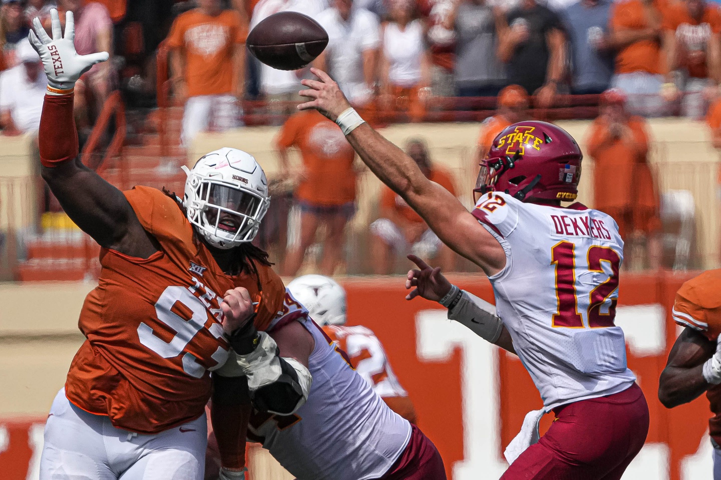 Texas Longhorns T'Vondre Sweat (93) pressures Iowa State quarterback Hunter Dekkers (12). © Aaron E. Martinez / American-Statesman / USA TODAY NETWORK