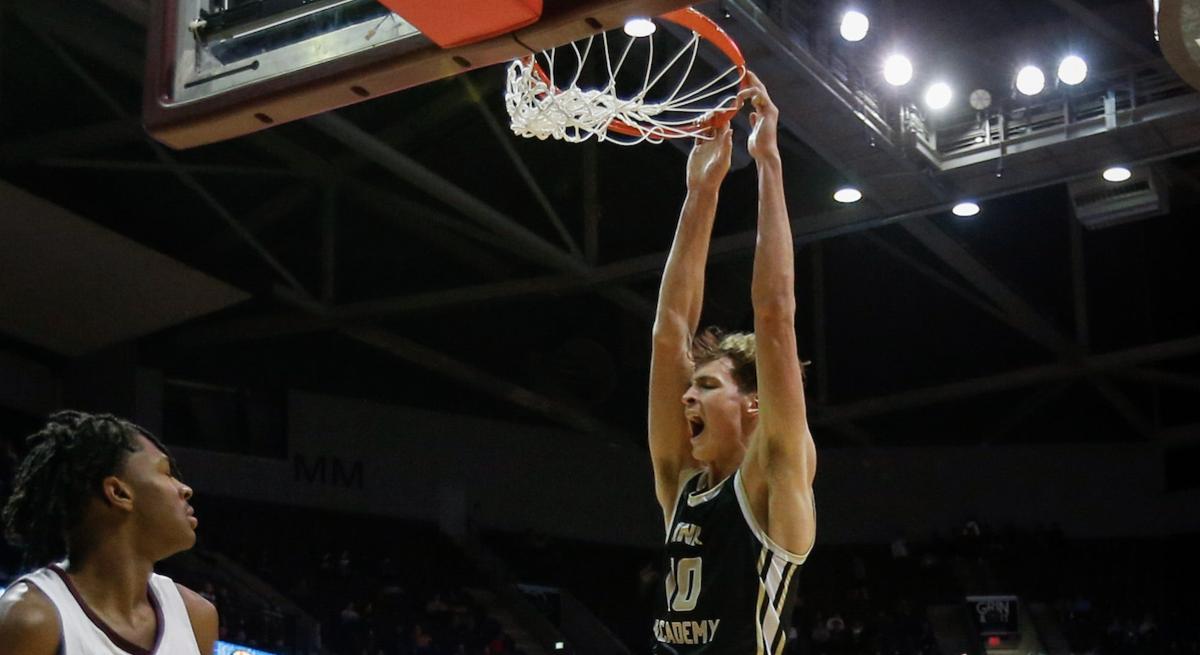 3-star Tennessee F Cade Phillips dunking for Link Academy on January 13th, 2023, in Springfield, Missouri. (Photo by Greta Cross of the Springfield News-Leader)