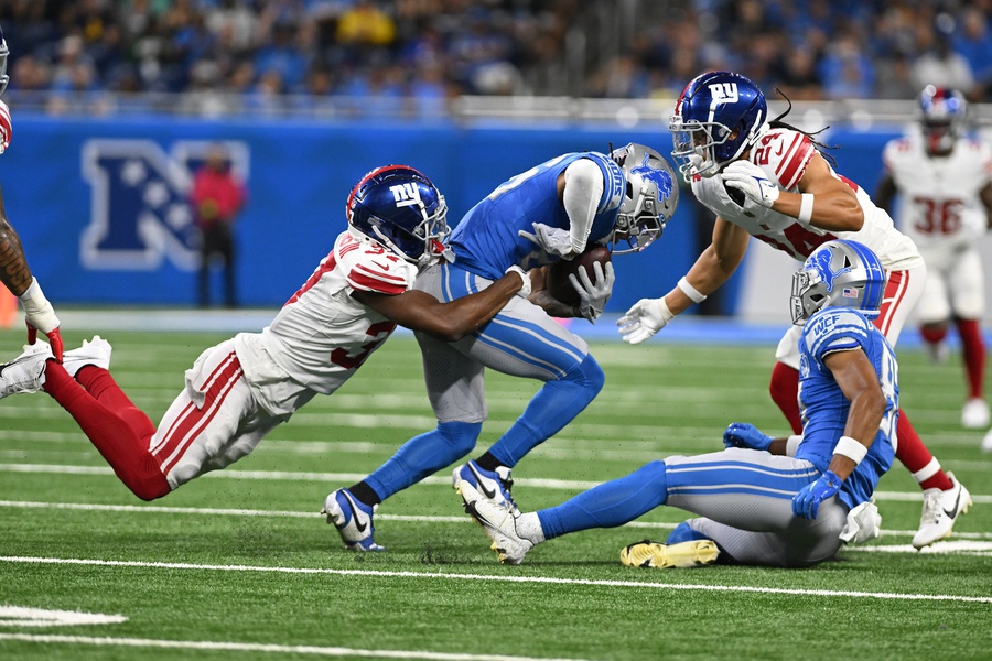 Giants cornerback Tre Hawkins