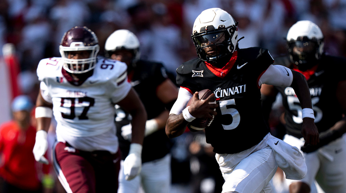 Cincinnati’s Emory Jones runs for a touchdown vs. Eastern Kentucky.