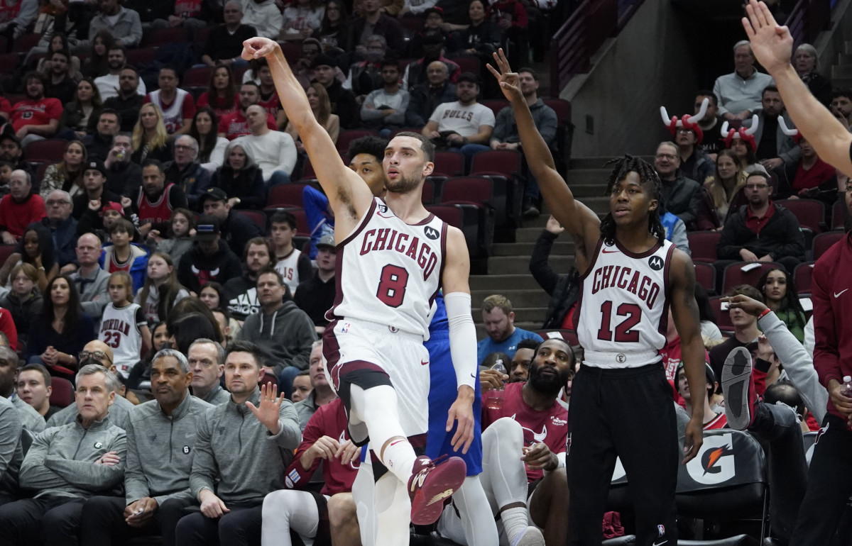 Zach LaVine drains a 3-pointer in the Chicago Bulls’ win over the Dallas Mavericks on Dec. 10, 2022.