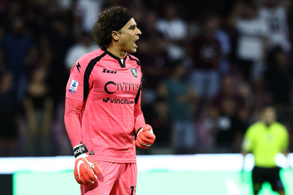 Memo Ochoa gritando