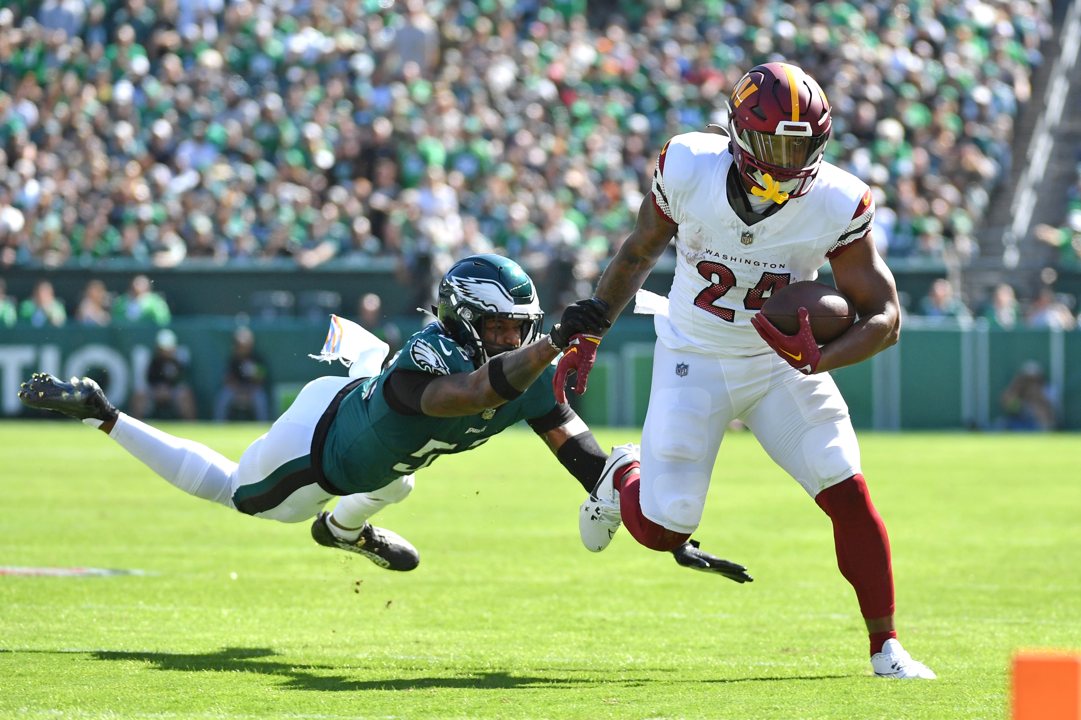 Washington Commanders running back Antonio Gibson (24) runs past Philadelphia Eagles linebacker Zach Cunningham (52) during the second quarter at Lincoln Financial Field.