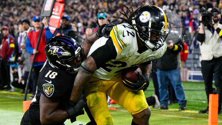 Steelers running back Najee Harris (22).