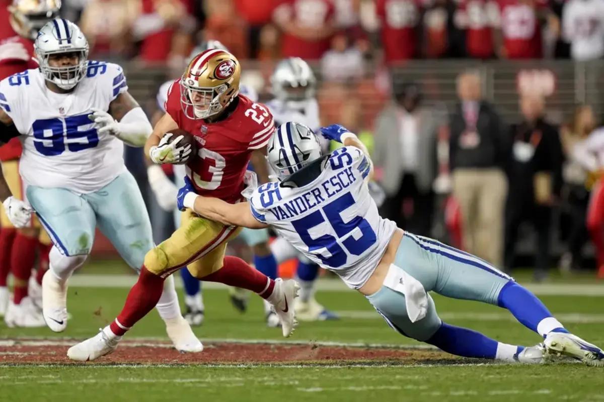 Cowboys linebacker Leighton Vander Esch attempts to tackle San Francisco's Christian McCaffrey.