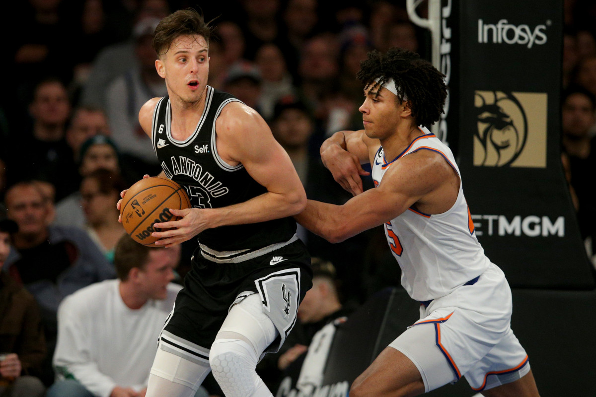 Jan 4, 2023; New York, New York, USA; San Antonio Spurs forward Zach Collins (23) controls the ball against New York Knicks center Jericho Sims (45) during the fourth quarter at Madison Square Garden.