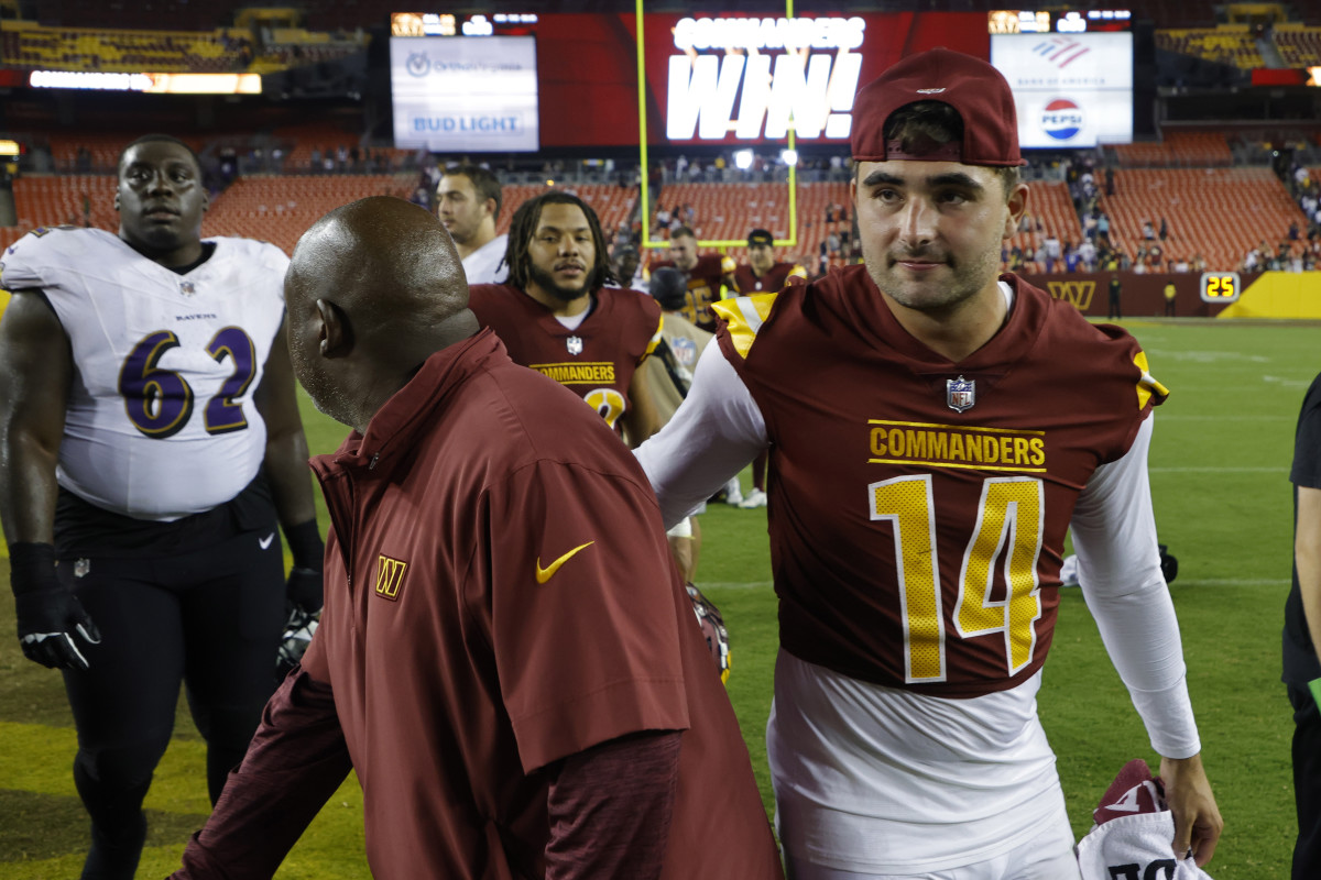 Offensive coordinator Eric Bieniemy (left) and quarterback Sam Howell (right) are building chemistry for the Washington Commanders. 