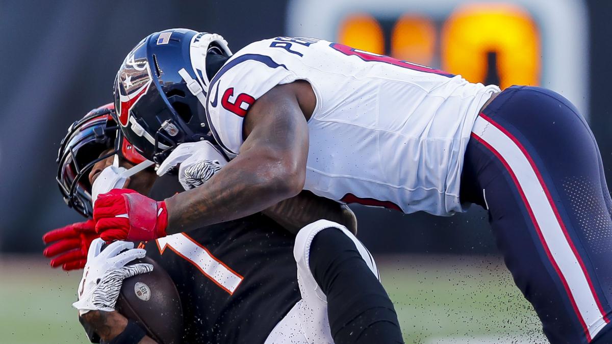 Nov 12, 2023; Cincinnati, Ohio, USA; Cincinnati Bengals wide receiver Ja'Marr Chase (1) collides with Houston Texans linebacker Denzel Perryman (6) in the second half at Paycor Stadium.