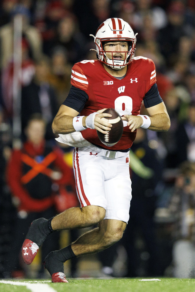 Tanner Mordecai Q4 2023 Wisconsin vs Nebraska football USATSI_21932478
