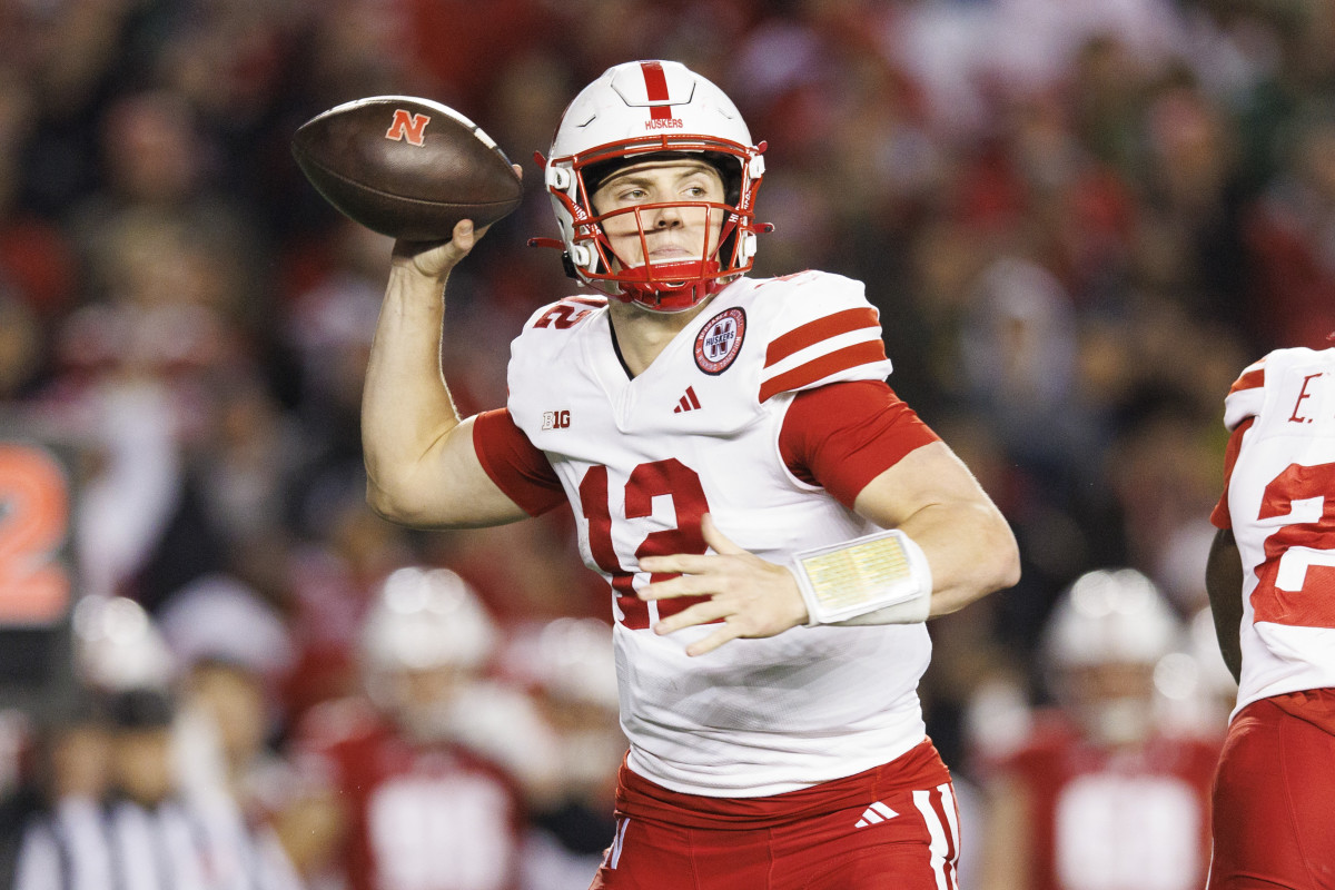 Chubba Purdy Q3 pass 2023 Nebraska vs Wisconsin football USATSI_21932417