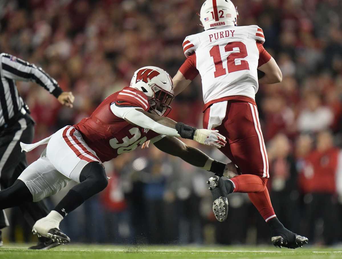 Chubba Purdy Q1 run 2023 Nebraska vs Wisconsin football USATSI_21932736