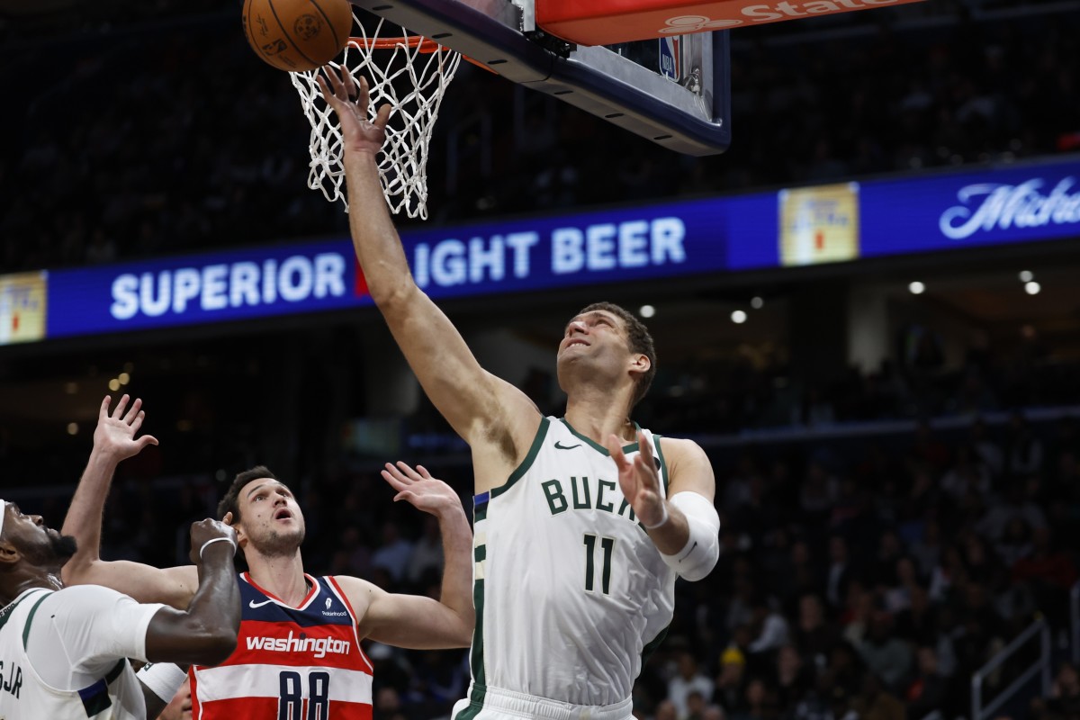 Milwaukee Bucks center Brook Lopez (11) shoots the ball as Washington Wizards forward Danilo Gallinari (88) 