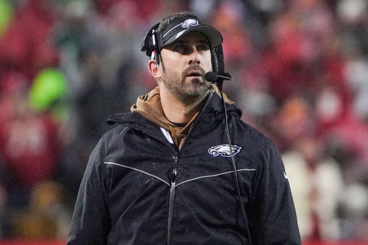Nick Sirianni coaching his Philadelphia Eagles to a 21-17 win in Kansas City over the Chiefs in Week 11
