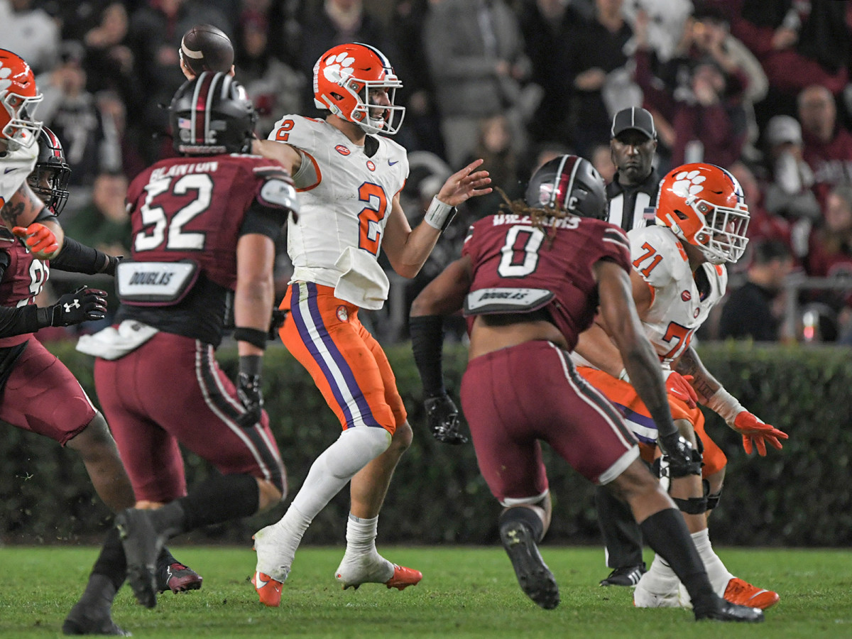 Debo Williams and Stone Blanton trying to put pressure on Clemson QB Cade Klubnik (Nov, 25th, 2023)