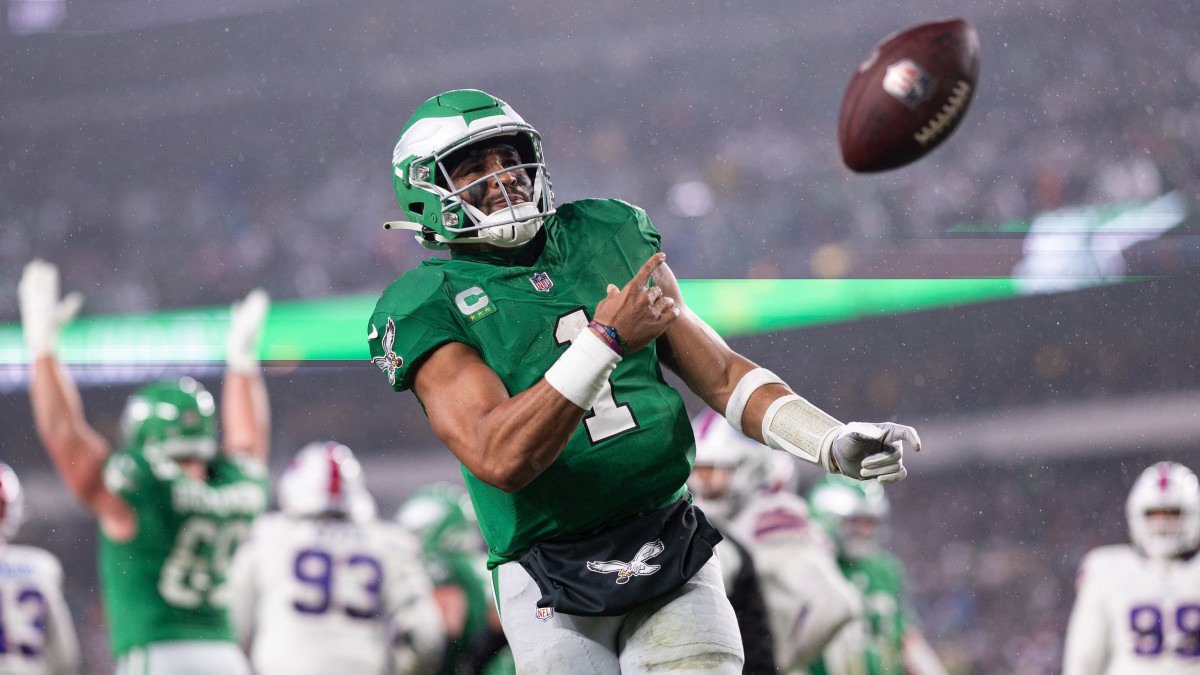 Jalen Hurts threw for three touchdowns and ran for two more in the Eagles’ win over the Bills.